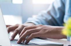 如何在 Google 表格中更改货币