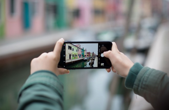 如何从任何手机反向搜索图像