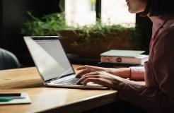 如何将 Google 表格添加到 Gmail