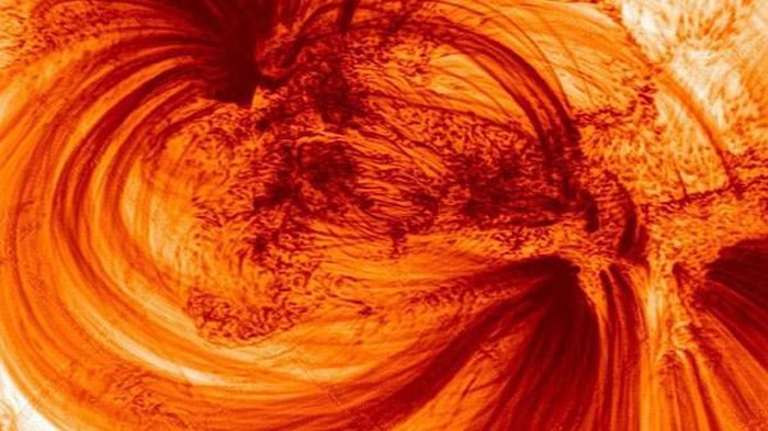 1650291615742087976.jpg mysterious-black-objects-appear-in-nasa-sun-photos-picture-9-EzquQTdXA.jpg