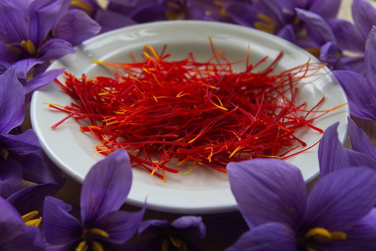 1650012677678077064.jpeg what-is-saffron-what-are-the-uses-of-saffron-how-to-use-saffron-picture-1-K9sBd7y2D.jpeg
