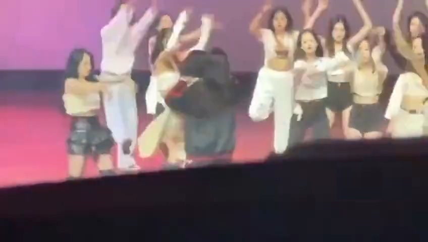 1695874386500043988.jpg b99d4ad7888d7bea8e8f3adaee5529e5.jpg