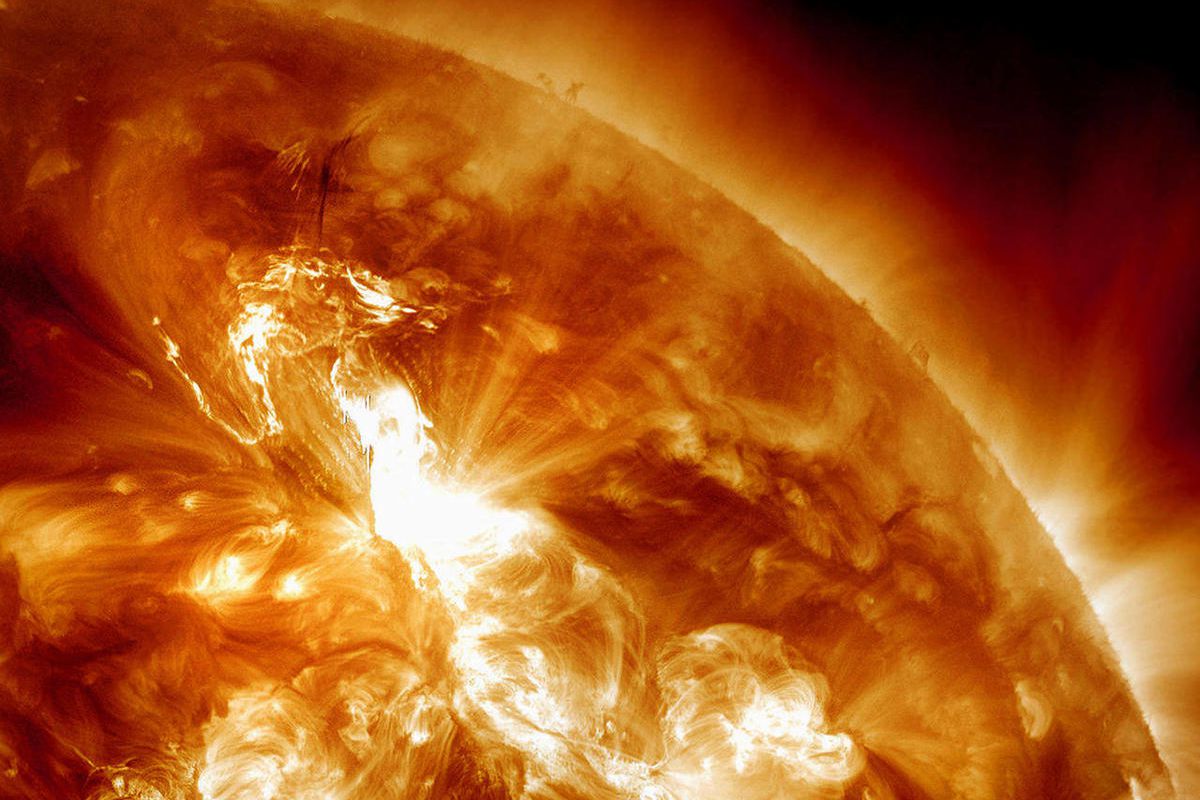 1648824541152002564.jpg a-giant-solar-storm-is-moving-to-earth-today-picture-1-31vaRqtmE.jpg